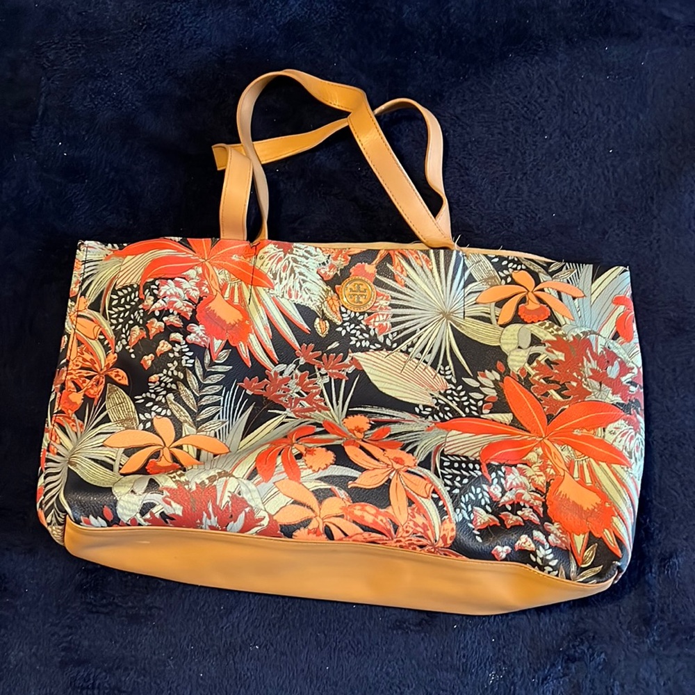 Tory Burch tote bag with small zipper pouch inside